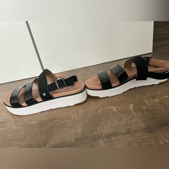 Ugg Braelynn Sandals - Picture 3 of 7
